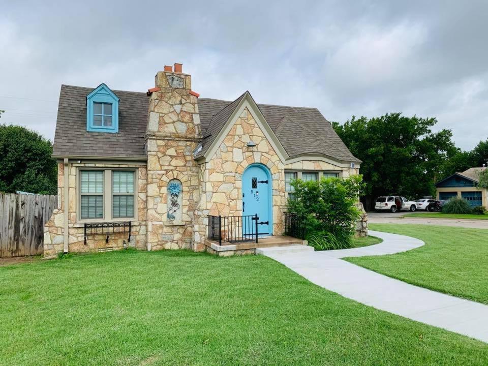 1 Mile To Fort Sill! The Carolebelle Cottage Sleeps 8 With Hottub,Grills,Firepit Lawton Bagian luar foto