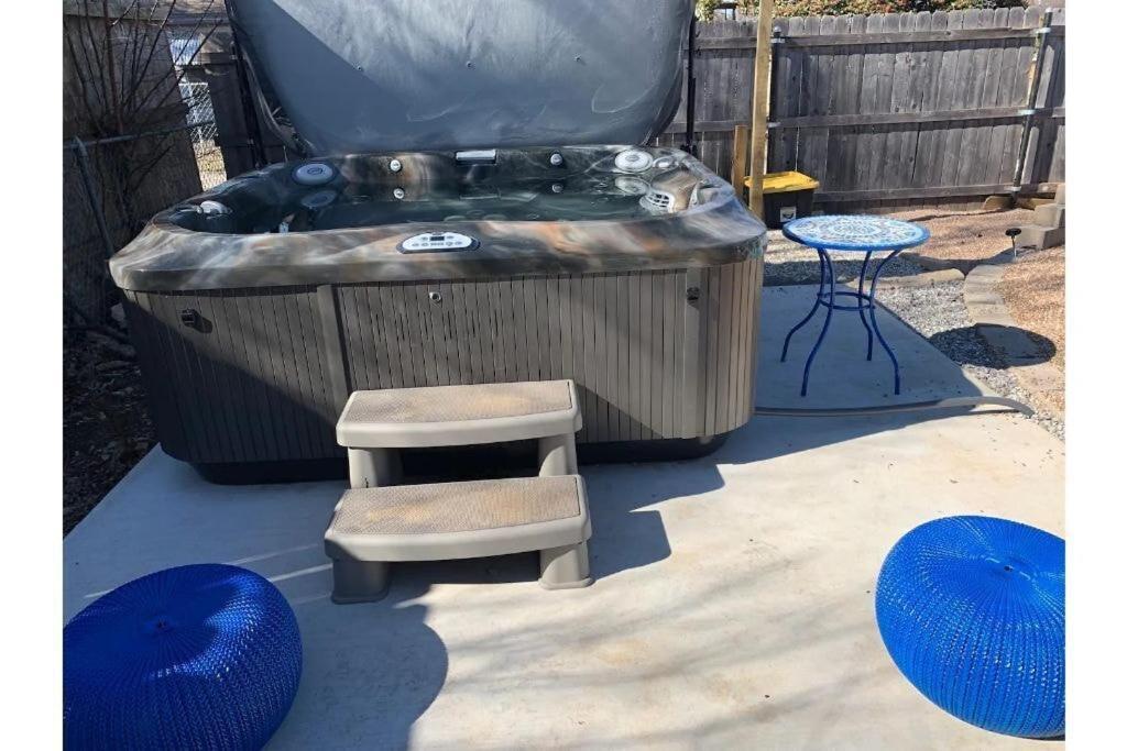 1 Mile To Fort Sill! The Carolebelle Cottage Sleeps 8 With Hottub,Grills,Firepit Lawton Bagian luar foto