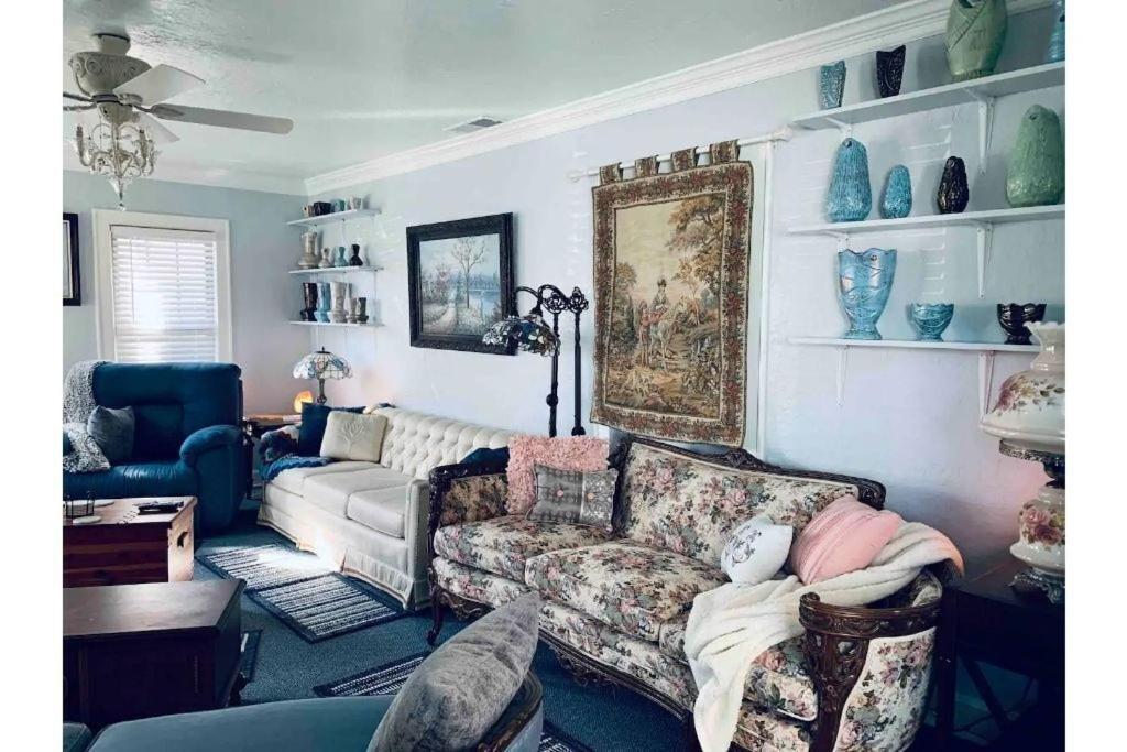 1 Mile To Fort Sill! The Carolebelle Cottage Sleeps 8 With Hottub,Grills,Firepit Lawton Bagian luar foto