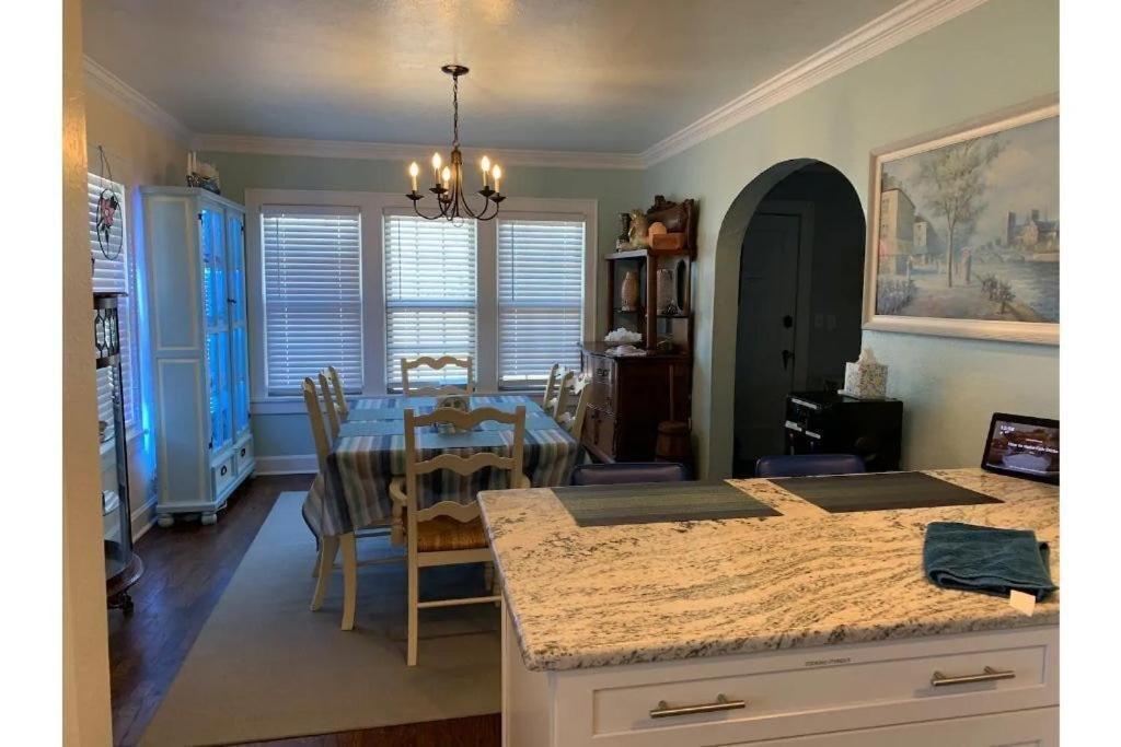1 Mile To Fort Sill! The Carolebelle Cottage Sleeps 8 With Hottub,Grills,Firepit Lawton Bagian luar foto