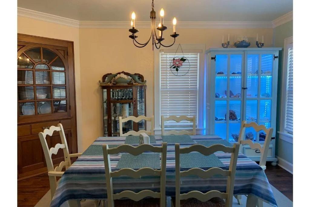 1 Mile To Fort Sill! The Carolebelle Cottage Sleeps 8 With Hottub,Grills,Firepit Lawton Bagian luar foto