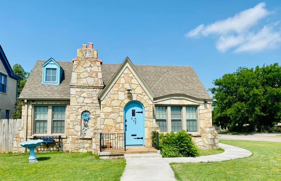 1 Mile To Fort Sill! The Carolebelle Cottage Sleeps 8 With Hottub,Grills,Firepit Lawton Bagian luar foto