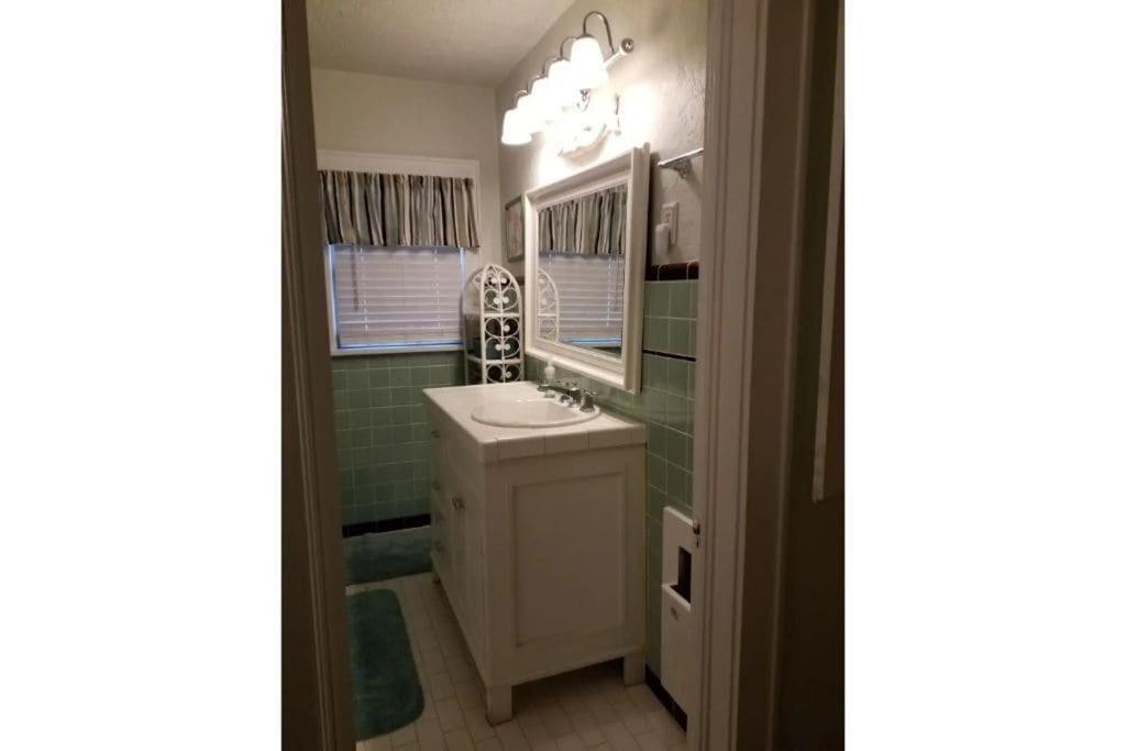 1 Mile To Fort Sill! The Carolebelle Cottage Sleeps 8 With Hottub,Grills,Firepit Lawton Bagian luar foto