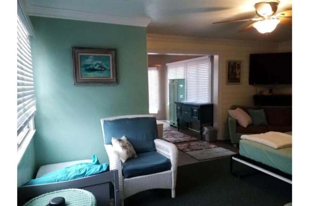1 Mile To Fort Sill! The Carolebelle Cottage Sleeps 8 With Hottub,Grills,Firepit Lawton Bagian luar foto